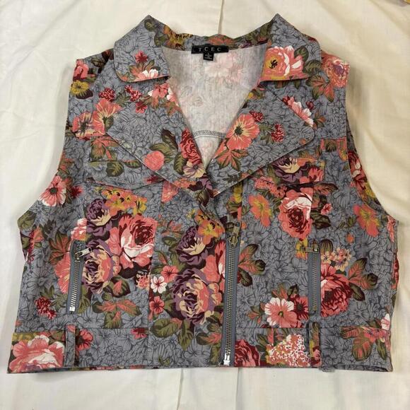 Tops - TCEC floral vest sz large